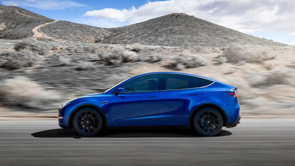 ಕಾರನ್ನು ಆಟೋ ಪೈಲಟ್‌ ಮೋಡ್‌ನಲ್ಲಿರಿಸಿ ನಿದ್ರಿಸಿದ ಚಾಲಕ