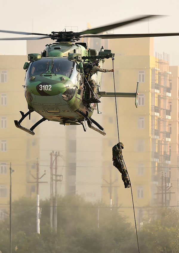 ವಿಮಾನಗಳಿಂದ ಸಾಧ್ಯವಾಗದ ಹೆಲಿಕಾಪ್ಟರ್‌ಗಳಿಂದ ಮಾತ್ರವೇ ಸಾಧ್ಯವಾಗುವ ಕಾರ್ಯಗಳಿವು