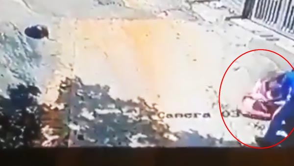 ಕಂದಕಕ್ಕಿಳಿಯುತ್ತಿದ್ದ ಕಂದನನ್ನು ರಕ್ಷಿಸಿದ ಬೈಕ್ ಸವಾರ