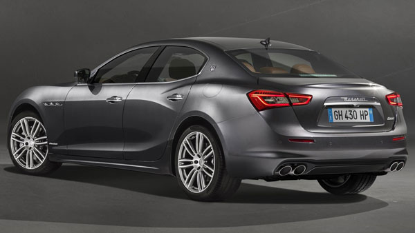 ದುಬಾರಿ ಬೆಲೆಯ ಕಾರು ಖರೀದಿಸಿದ ಸನ್ನಿ ಲಿಯೋನ್