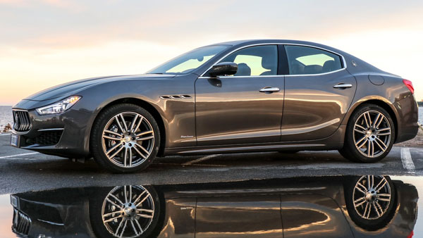 ದುಬಾರಿ ಬೆಲೆಯ ಕಾರು ಖರೀದಿಸಿದ ಸನ್ನಿ ಲಿಯೋನ್