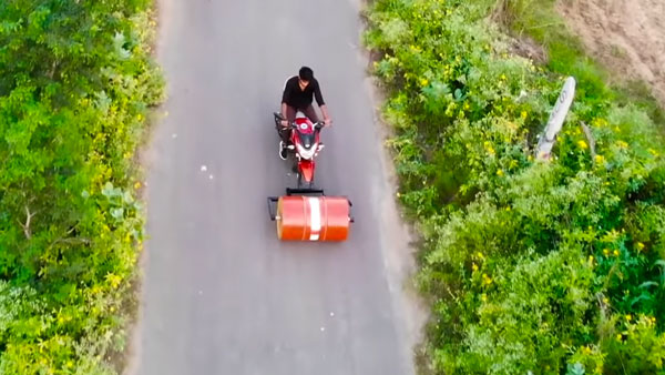 ರೋಡ್ ರೋಲರ್ ನಂತೆ ಮಾಡಿಫೈಗೊಂಡ ಟಿವಿಎಸ್‌ ವಿಕ್ಟರ್ ಬೈಕ್