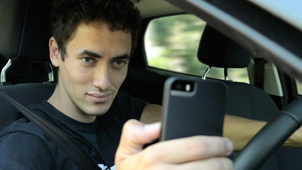 ಷರತ್ತುಗಳೊಂದಿಗೆ ವಾಹನ ಚಾಲನೆ ವೇಳೆ ಮೊಬೈಲ್ ಫೋನ್ ಬಳಕೆಗೆ ಅವಕಾಶ ನೀಡಿದ ಕೇಂದ್ರ ಸಾರಿಗೆ ಇಲಾಖೆ