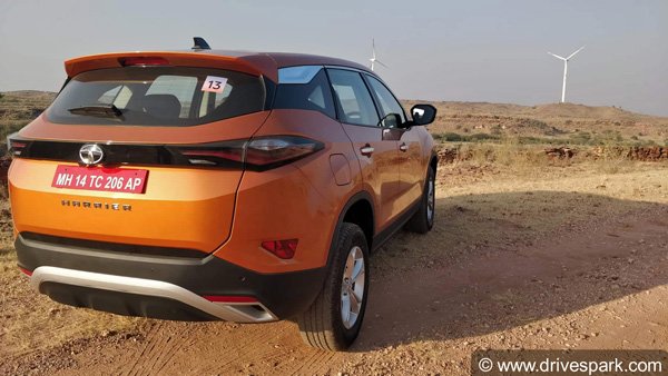 ಸ್ಟಿಕ್ಕರ್‌ಗಳೊಂದಿಗೆ ಮಾಡಿಫೈಗೊಂಡ ಟಾಟಾ ಹ್ಯಾರಿಯರ್ ಎಸ್‌ಯುವಿ