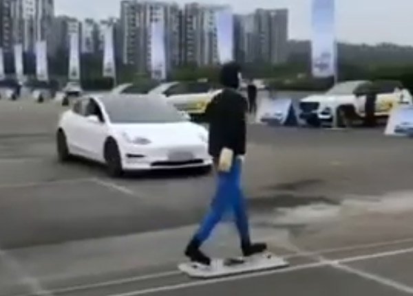 ಡೆಮೋ ನೀಡುವ ವೇಳೆ ವಿಫಲವಾಯ್ತು ಟೆಸ್ಲಾ ಮಾಡೆಲ್ 3 ಕಾರಿನ ಟೆಕ್ನಾಲಜಿ