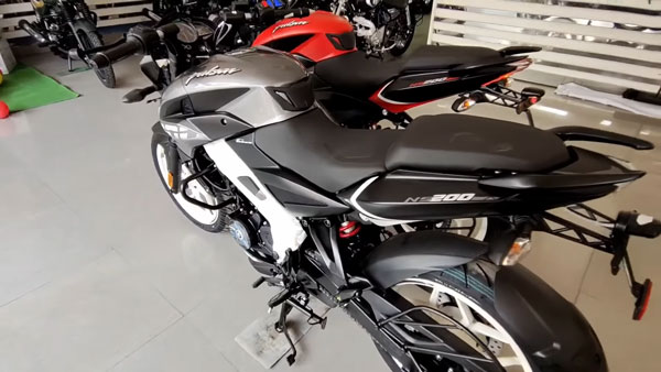 ಹೊಸ ಬಣ್ಣಗಳ ಆಯ್ಕೆಯಲ್ಲಿ ಡೀಲರ್ ಬಳಿ ತಲುಪಿದ ಬಜಾಜ್ ಪಲ್ಸರ್ ಬೈಕುಗಳು