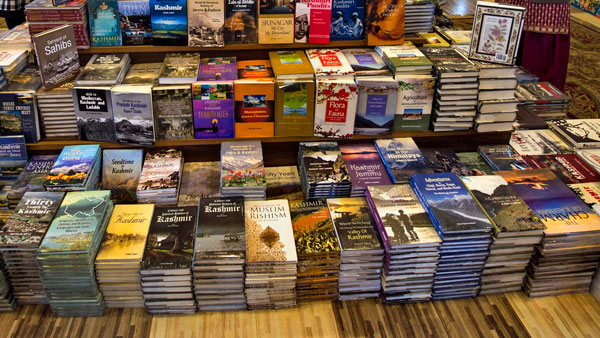 ಮೊಬೈಲ್ ಲೈಬ್ರರಿಯಾಗಿ ಬದಲಾದ ಮಹೀಂದ್ರಾ ಬೊಲೆರೊ ಪಿಕ್ ಅಪ್ ಟ್ರಕ್