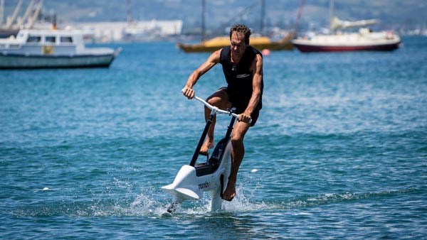 ನೀರಿನ ಮೇಲೆ ಸರಾಗವಾಗಿ ಚಲಿಸುತ್ತದೆ ಈ ವಾಟರ್ ಸೈಕಲ್