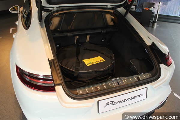 ಫಸ್ಟ್ ಲುಕ್ ರಿವ್ಯೂ: ಸ್ಪೆಷಲ್ ಎಡಿಷನ್‌ನಲ್ಲಿ ಮಿಂಚಿದ ಪೋರ್ಷೆ ಪನಾಮೆರಾ 4