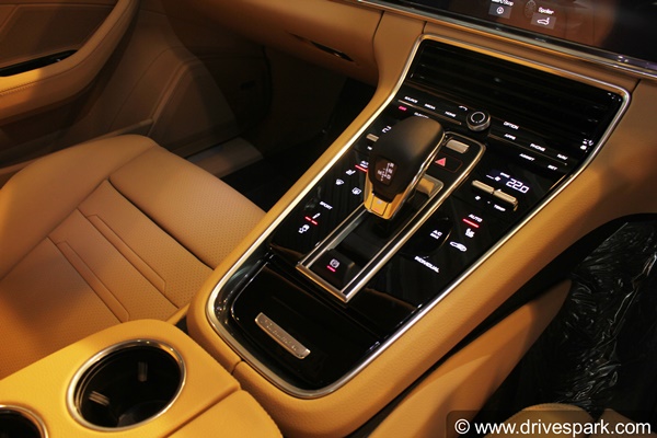 ಫಸ್ಟ್ ಲುಕ್ ರಿವ್ಯೂ: ಸ್ಪೆಷಲ್ ಎಡಿಷನ್‌ನಲ್ಲಿ ಮಿಂಚಿದ ಪೋರ್ಷೆ ಪನಾಮೆರಾ 4