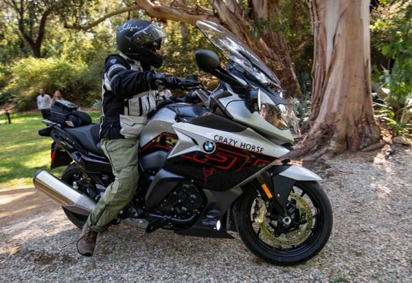 ಐಷಾರಾಮಿ ಬಿಎಂಡಬ್ಲ್ಯು ಕೆ 1600 ಜಿಟಿ ಬೈಕಿನಲ್ಲಿ ಕಾಣಿಸಿಕೊಂಡ ಸದ್ಗುರು