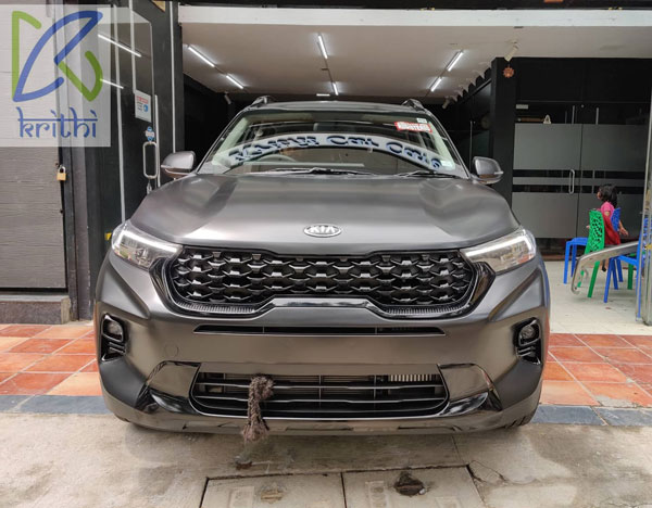 ಬ್ಲ್ಯಾಕ್ ವ್ಯಾರ್ಪ್‌ನೊಂದಿಗೆ ಮಾಡಿಫೈಗೊಂಡ ಕಿಯಾ ಸೊನೆಟ್ ಕಂಪ್ಯಾಕ್ಟ್ ಎಸ್‌ಯುವಿ