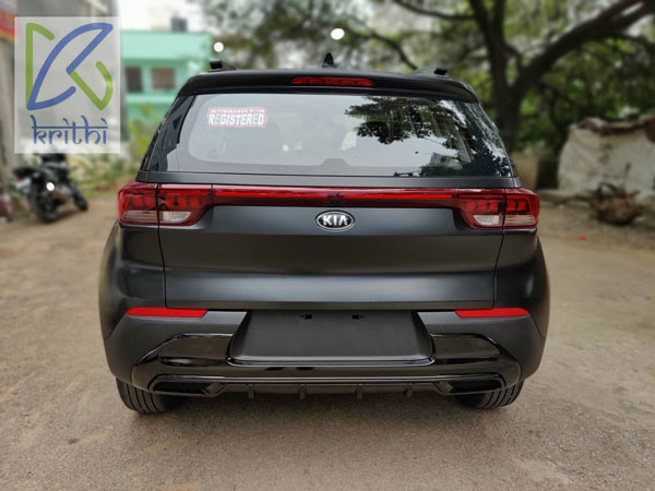 ಬ್ಲ್ಯಾಕ್ ವ್ಯಾರ್ಪ್‌ನೊಂದಿಗೆ ಮಾಡಿಫೈಗೊಂಡ ಕಿಯಾ ಸೊನೆಟ್ ಕಂಪ್ಯಾಕ್ಟ್ ಎಸ್‌ಯುವಿ