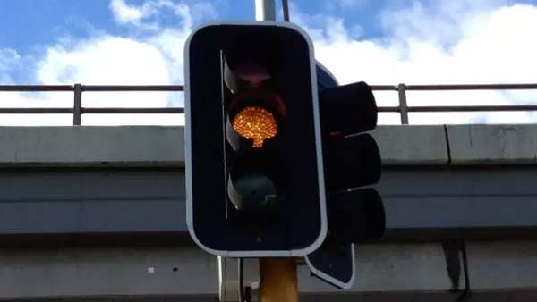 ಸಂಚಾರ ದಟ್ಟಣೆ ನಿಯಂತ್ರಣಕ್ಕೆ ಬಂತು ಹೊಸ ಟ್ರಾಫಿಕ್ ಸಿಗ್ನಲ್ ವ್ಯವಸ್ಥೆ