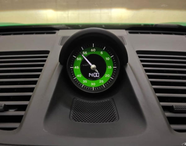 ವೆಡ್ಡಿಂಗ್ ಆನಿವರ್ಸರಿಗಾಗಿ ದುಬಾರಿ ಬೆಲೆಯ ಕಾರು ಖರೀದಿಸಿದ ತಾರಾ ದಂಪತಿ