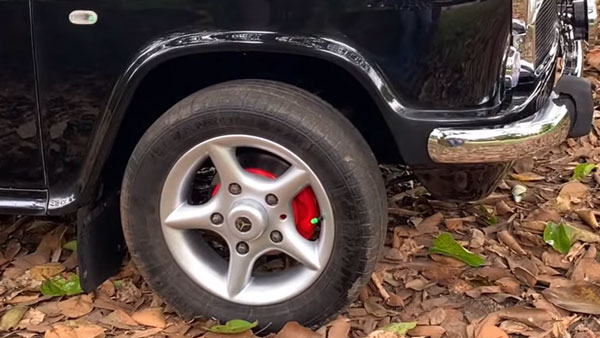 ವಿವಿಧ ಕಾರುಗಳ ಬಿಡಿಭಾಗಗಳೊಂದಿಗೆ ಮಾಡಿಫೈಗೊಂಡ ಅಂಬಾಸಿಡರ್ ಕಾರು