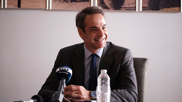 ಟೆಸ್ಲಾ ಮಾಡೆಲ್ 3 ಎಲೆಕ್ಟ್ರಿಕ್ ಕಾರು ಚಾಲನೆ ಮಾಡಿದ ಗ್ರೀಸ್ ಪ್ರಧಾನಿ