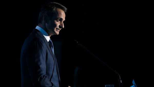 ಟೆಸ್ಲಾ ಮಾಡೆಲ್ 3 ಎಲೆಕ್ಟ್ರಿಕ್ ಕಾರು ಚಾಲನೆ ಮಾಡಿದ ಗ್ರೀಸ್ ಪ್ರಧಾನಿ