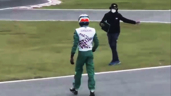 ಸಹ ಆಟಗಾರನ ಮೇಲೆ ಬಂಪರ್ ಎಸೆದು ಜೀವನ ಪರ್ಯಂತ ನಿಷೇಧಕ್ಕೆ ಒಳಗಾದ ಕಾರ್ಟ್ ರೇಸರ್