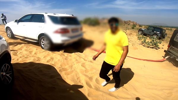 ದುಬಾರಿ ಬೆಲೆಯ ಕಾರನ್ನು ರಕ್ಷಿಸಿದ ಮಹೀಂದ್ರಾ ಥಾರ್ ಎಸ್‌ಯುವಿ