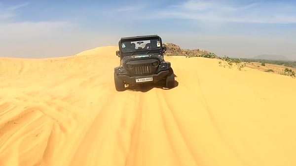 ದುಬಾರಿ ಬೆಲೆಯ ಕಾರನ್ನು ರಕ್ಷಿಸಿದ ಮಹೀಂದ್ರಾ ಥಾರ್ ಎಸ್‌ಯುವಿ