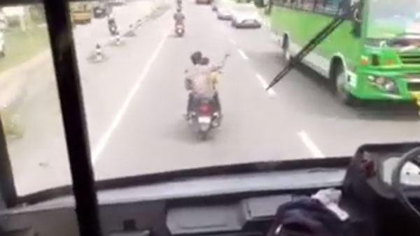 ಉತ್ಸಾಹದಲ್ಲಿ ಮಾಡಿದ ಘನ ಕಾರ್ಯಕ್ಕೆ ಡ್ರೈವಿಂಗ್ ಲೈಸೆನ್ಸ್ ಕಳೆದುಕೊಂಡ ಸ್ಕೂಟರ್ ಸವಾರ