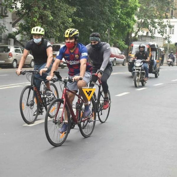 ಐಷಾರಾಮಿ ಕಾರು ಬಿಟ್ಟು ಸೈಕಲ್ ತುಳಿದ ನಟ