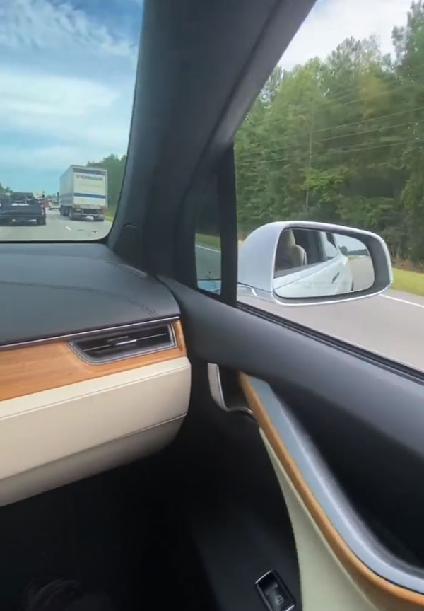 ಜನರನ್ನು ಸಂಕಷ್ಟಕ್ಕೆ ದೂಡುತ್ತಿದೆ ಆಟೋ ಪೈಲಟ್ ಮೋಡ್ ಜನರನ್ನು ಸಂಕಷ್ಟಕ್ಕೆ ದೂಡುತ್ತಿದೆ ಆಟೋ ಪೈಲಟ್ ಮೋಡ್