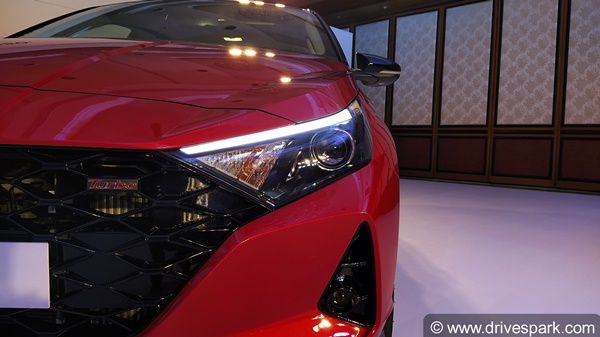 ಹ್ಯುಂಡೈ ಐ 20 ಫಸ್ಟ್ ಲುಕ್ ರಿವ್ಯೂ: ಪ್ರತಿಸ್ಪರ್ಧಿ ಕಾರುಗಳನ್ನು ಹಿಂದಿಕ್ಕಲಿದೆಯೇ ಈ ಹೊಸ ಕಾರು?