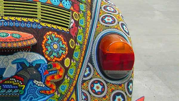 22 ಲಕ್ಷಕ್ಕೂ ಹೆಚ್ಚು ಗಾಜಿನ ತುಂಡುಗಳಿಂದ ಅಲಂಕೃತಗೊಂಡ ಫೋಕ್ಸ್‌ವ್ಯಾಗನ್ ಕಾರು