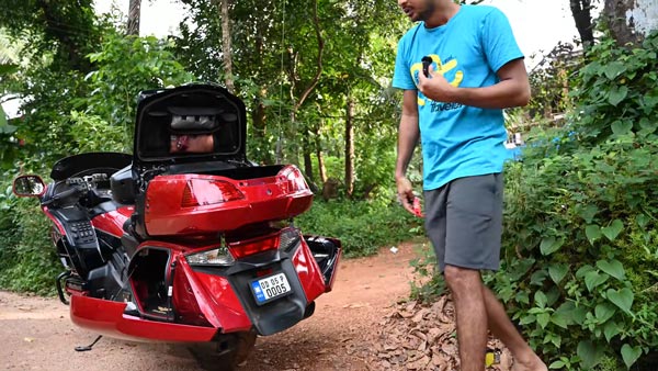 ಯೂಟ್ಯೂಬ್ ಹಣದಿಂದ ದುಬಾರಿ ಬೆಲೆಯ ಬೈಕ್ ಖರೀದಿಸಿದ ಯೂಟ್ಯೂಬರ್