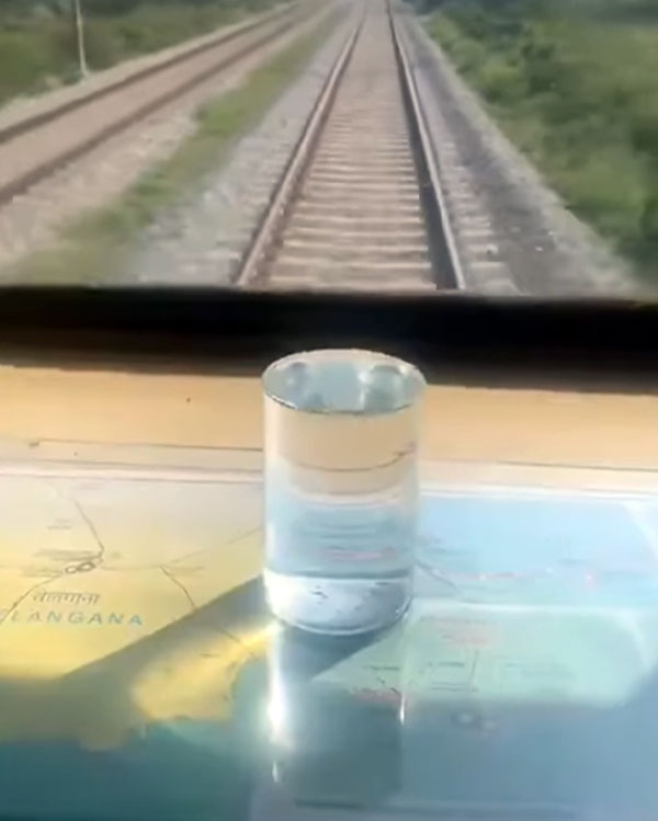 ಗಾಜಿನ ಲೋಟವೂ ಅಲುಗಾಡಲ್ಲ ಈ ರೈಲ್ವೆ ಟ್ರ್ಯಾಕ್ ನಲ್ಲಿ