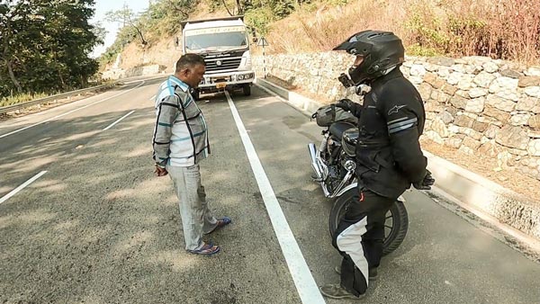 ಹೊಸ ಬೈಕ್ ಮೇಲಿನ ಕುತೂಹಲಕ್ಕೆ ಟ್ರಕ್ ಚಾಲಕ ಮಾಡಿದ್ದೇನು ಗೊತ್ತಾ?