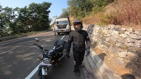 ಹೊಸ ಬೈಕ್ ಮೇಲಿನ ಕುತೂಹಲಕ್ಕೆ ಟ್ರಕ್ ಚಾಲಕ ಮಾಡಿದ್ದೇನು ಗೊತ್ತಾ?