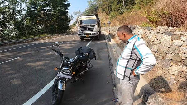 ಹೊಸ ಬೈಕ್ ಮೇಲಿನ ಕುತೂಹಲಕ್ಕೆ ಟ್ರಕ್ ಚಾಲಕ ಮಾಡಿದ್ದೇನು ಗೊತ್ತಾ?