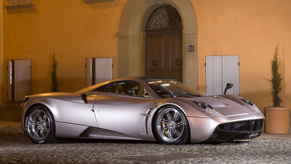 ಅಪ್ಪನ 25 ಕೋಟಿ ಬೆಲೆ ಬಾಳುವ ಕಾರನ್ನು ಅಪ್ಪಚ್ಚಿ ಮಾಡಿದ ಮಗ