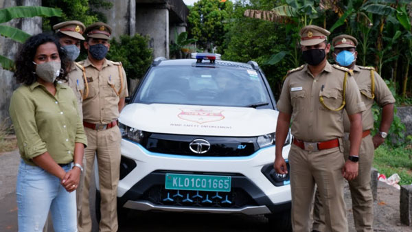 ನೆಕ್ಸಾನ್ ಎಲೆಕ್ಟ್ರಿಕ್ ಕಾರನ್ನು ಶ್ಲಾಘಿಸಿದ ಪೊಲೀಸ್ ಅಧಿಕಾರಿಗಳು