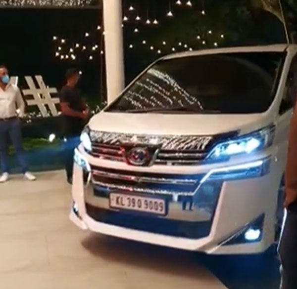 ಪೊರ್ಶೆ 911 ಕಾರು ಖರೀದಿಯ ನಂತರ ಮತ್ತೊಂದು ಐಷಾರಾಮಿ ಕಾರು ಖರೀದಿಸಿದ ನಟ ಫಹಾದ್ ಫಾಸಿಲ್