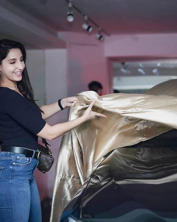 ಕ್ರಿಸ್‌ಮಸ್‌ ಸಂಭ್ರಮಕ್ಕಾಗಿ ದುಬಾರಿ ಬೆಲೆಯ ಕಾರು ಖರೀದಿಸಿದ ಬಹುಭಾಷಾ ನಟಿ