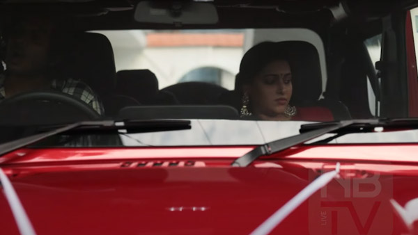 ಹಲವು ದಿನಗಳ ಕಾಯುವಿಕೆಯ ನಂತರ ಹೊಸ ಥಾರ್ ಎಸ್‌ಯುವಿಯ ವಿತರಣೆ ಪಡೆದ ನಟಿ