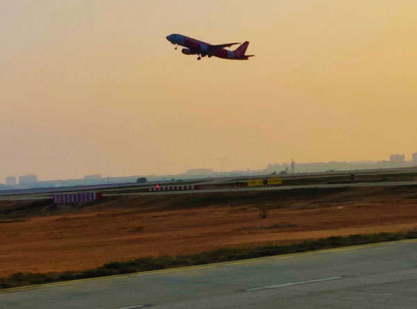 ಕೆಂಪೇಗೌಡ ವಿಮಾನ ನಿಲ್ದಾಣಕ್ಕೂ ಬಂತು ಮಂಜು ಕವಿದ ವೇಳೆ ವಿಮಾನಗಳಿಗೆ ಆಪದ್ಬಾಂದವನಾಗುವ ಕ್ಯಾಟ್ 3 ಬಿ ಸಿಸ್ಟಂ