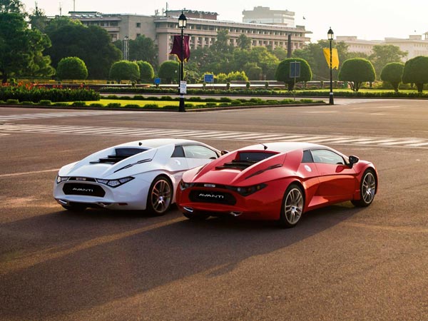 ದಿಲೀಪ್ ಛಾಬ್ರಿಯಾ ಗ್ಯಾರೇಜ್'ನಲ್ಲಿದ್ದ ಕಾರುಗಳನ್ನು ವಶಕ್ಕೆ ಪಡೆದ ಪೊಲೀಸರು