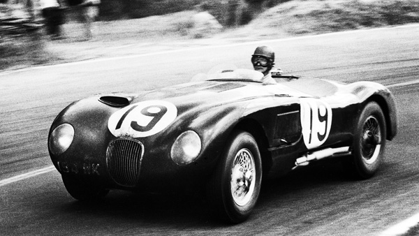 ಹಳೆಯ ಕ್ಲಾಸಿಕ್ ಸ್ಪೋರ್ಟ್ಸ್ ಕಾರ್ ಅನ್ನು ರಿಮೇಕ್ ಮಾಡಿ ಮಾರಾಟ ಮಾಡಲಿದೆ ಜಾಗ್ವಾರ್