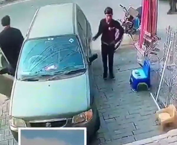 ರಿಮೋಟ್'ನಿಂದ ಕಾರು ಲಾಕ್ ಮಾಡುವವರೇ ಎಚ್ಚರ, ಈ ರೀತಿಯಲ್ಲೂ ಬ್ಯಾಗ್ ಎಗರಿಸುತ್ತಾರೆ ಖದೀಮರು