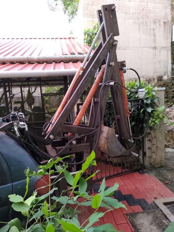 22 ವರ್ಷ ಹಳೆಯ ಕಾರನ್ನು ಅಗೆಯುವ ಯಂತ್ರವಾಗಿ ಮಾಡಿಫೈಗೊಳಿಸಿದ ಇಸ್ರೋ ಇಂಜಿನಿಯರ್