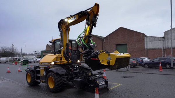 ಎಂಟೇ ನಿಮಿಷಗಳಲ್ಲಿ ರಸ್ತೆ ಗುಂಡಿಗಳನ್ನು ಸರಿ ಪಡಿಸಲಿದೆ ಜೆಸಿಬಿಯ ಈ ಹೊಸ ಯಂತ್ರ