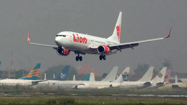 ಈ ಕಾರಣಕ್ಕೆ ಪ್ರಯಾಣಿಕರು ವಿಮಾನಗಳ ರೆಕ್ಕೆಗಳ ಕೆಳಗೆ ನಡೆಯುವಂತಿಲ್ಲ