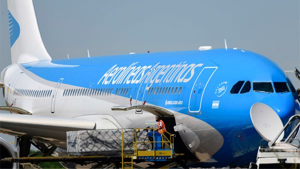 ಈ ಕಾರಣಕ್ಕೆ ಪ್ರಯಾಣಿಕರು ವಿಮಾನಗಳ ರೆಕ್ಕೆಗಳ ಕೆಳಗೆ ನಡೆಯುವಂತಿಲ್ಲ