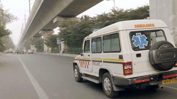 20 ವರ್ಷಗಳಿಂದ ಉಚಿತ ಆಂಬ್ಯುಲೆನ್ಸ್ ಸೇವೆ ನೀಡುತ್ತಿರುವ ದಂಪತಿ