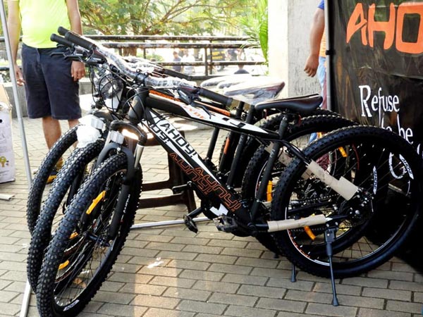 ವಿಶ್ವದ ಮೊದಲ ಎಲೆಕ್ಟ್ರೋ ಲ್ಯುಮಿನೆಸೆಂಟ್ ಟೆಕ್ನಾಲಜಿ ಹೊಂದಿರುವ ಸೈಕಲ್‌ಗಳನ್ನು ಬಿಡುಗಡೆಗೊಳಿಸಿದ ಅಹೊಯ್